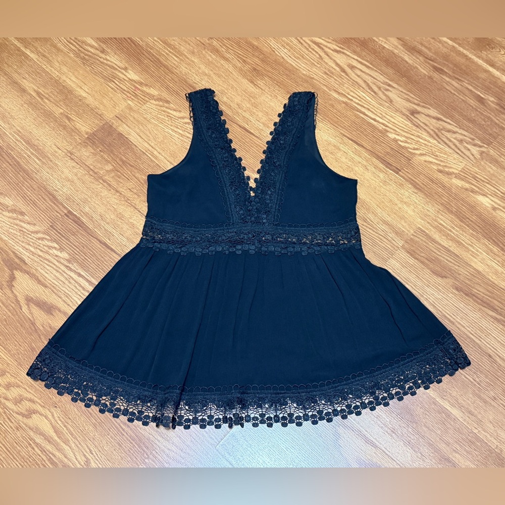 Venus Sleeveless Top Size 14